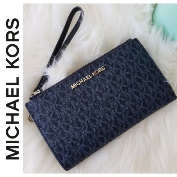 michael kors navy blue wristlet